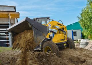 Gumikerekes homlokrakodók Yanmar V 70 S
