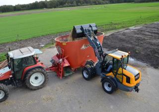 Gumikerekes homlokrakodók Giant V 761 T