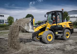 Gumikerekes homlokrakodók Yanmar V 80