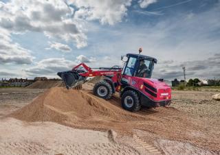 Gumikerekes homlokrakodók Yanmar V80