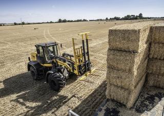 Gumikerekes homlokrakodók New Holland W130D LR