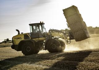 Gumikerekes homlokrakodók New Holland W130D LR