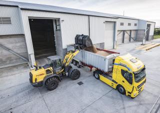 Gumikerekes homlokrakodók New Holland W170D LR