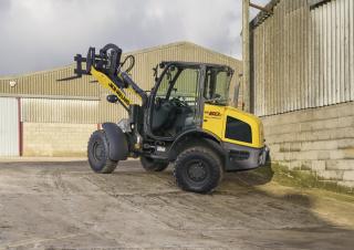Gumikerekes homlokrakodók New Holland W60C Z-bar