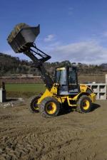 Gumikerekes homlokrakodók New Holland W80B TC