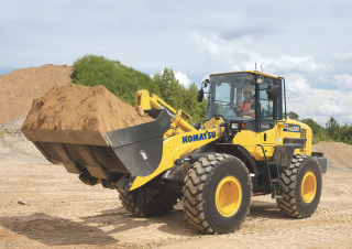 Gumikerekes homlokrakodók Komatsu WA200-7