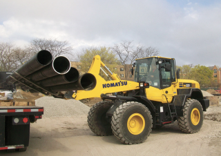 Gumikerekes homlokrakodók Komatsu WA320-7
