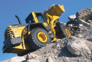 Gumikerekes homlokrakodók Komatsu WA380-1