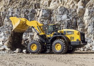 Gumikerekes homlokrakodók Komatsu WA500-8E0
