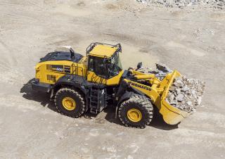 Gumikerekes homlokrakodók Komatsu WA500-8E0