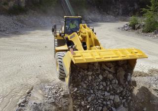 Gumikerekes homlokrakodók Komatsu WA600-8E0