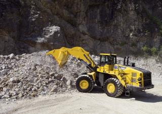 Gumikerekes homlokrakodók Komatsu WA600-8E0