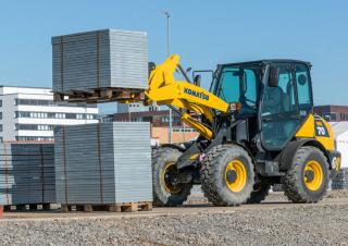 Gumikerekes homlokrakodók Komatsu WA70-7