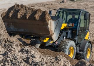Gumikerekes homlokrakodók Komatsu WA70-7
