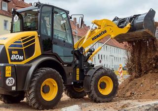 Gumikerekes homlokrakodók Komatsu WA80M-7