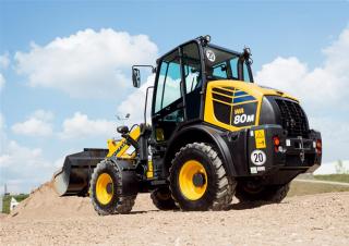 Gumikerekes homlokrakodók Komatsu WA80M-7