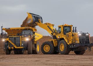 Gumikerekes homlokrakodók Komatsu WA900-8E0