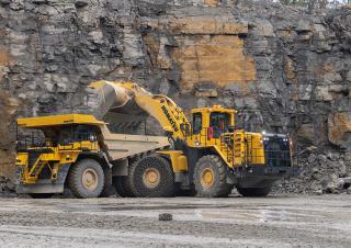 Gumikerekes homlokrakodók Komatsu WA900-8E0