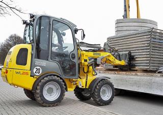 Gumikerekes homlokrakodók Wacker Neuson WL25
