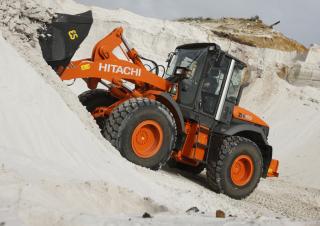 Gumikerekes homlokrakodók Hitachi ZW 150