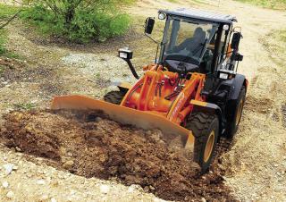 Gumikerekes homlokrakodók Hitachi ZW 180-5