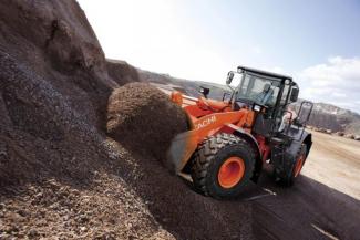 Gumikerekes homlokrakodók Hitachi ZW 220-5