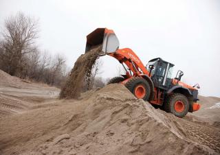 Gumikerekes homlokrakodók Hitachi ZW 250