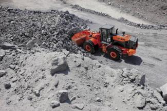 Gumikerekes homlokrakodók Hitachi ZW 330-5