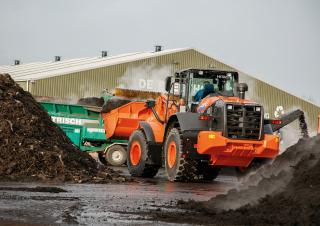 Gumikerekes homlokrakodók Hitachi ZW220-6