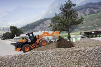 Gumikerekes homlokrakodók Hitachi ZW250-5B