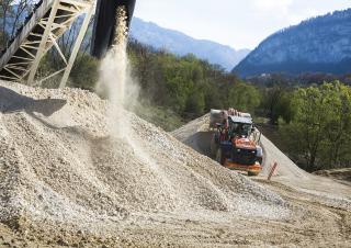 Gumikerekes homlokrakodók Hitachi ZW250-5B