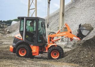 Gumikerekes homlokrakodók Hitachi ZW30-5B