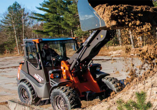 Gumikerekes homlokrakodók Hitachi ZW95-6