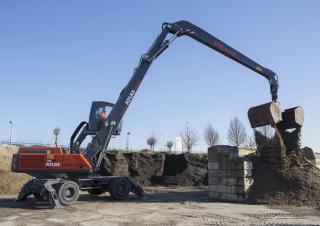 Gumikerekes kotrók Atlas 350 MH