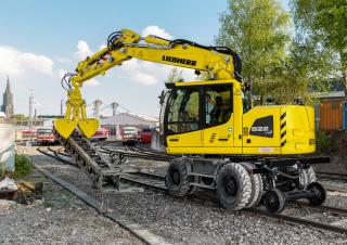 Gumikerekes kotrók Liebherr A 922 Rail Litronic