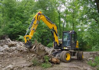 Gumikerekes kotrók Yanmar B 95 MB