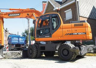 Gumikerekes kotrók Doosan DX 190 W