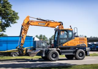 Gumikerekes kotrók Doosan DX160W-7