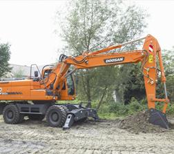 Gumikerekes kotrók Doosan DX210W