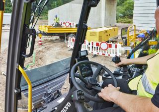 Gumikerekes kotrók Volvo EW180E