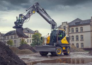 Gumikerekes kotrók Volvo EWR170