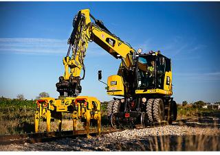 Gumikerekes kotrók Caterpillar M323F