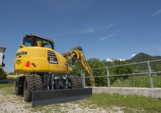 Gumikerekes kotrók Komatsu PW98MR-10