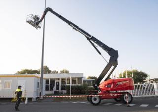 Gémes személyemelők Gumikerekes töretőgémes munkaállványok Manitou 280 TJ