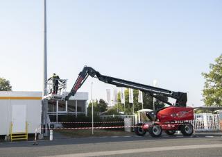 Gémes személyemelők Gumikerekes töretőgémes munkaállványok Manitou 280 TJ
