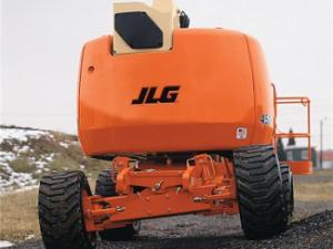 Gémes személyemelők Gumikerekes töretőgémes munkaállványok JLG 450A Serie II