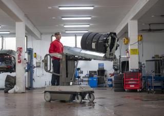 Teleszkópgémes személyemelők Gumikerekes vertikális emelésű munkaállványok Bravi Sprint TL