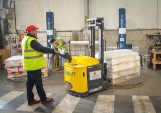 Raklapszállítók Gyalogkiséretű raklapemelák Combi-Lift Combi CS 850