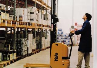 Raklapszállítók Gyalogkiséretű raklapemelák Yale MS14IL
