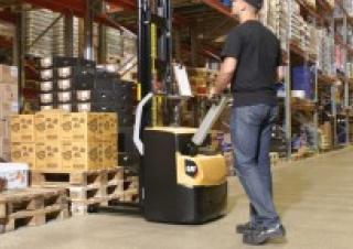 Raklapszállítók Gyalogkiséretű raklapemelák Caterpillar NSP12N2(I)